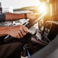 Chauffeur poids lourd : compétences, missions et rémunération