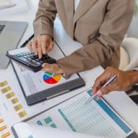 Gestion de la paie interne vs externe : Le match pour optimiser votre rentabilité